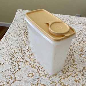 Tupperware Clear Cereal Keeper